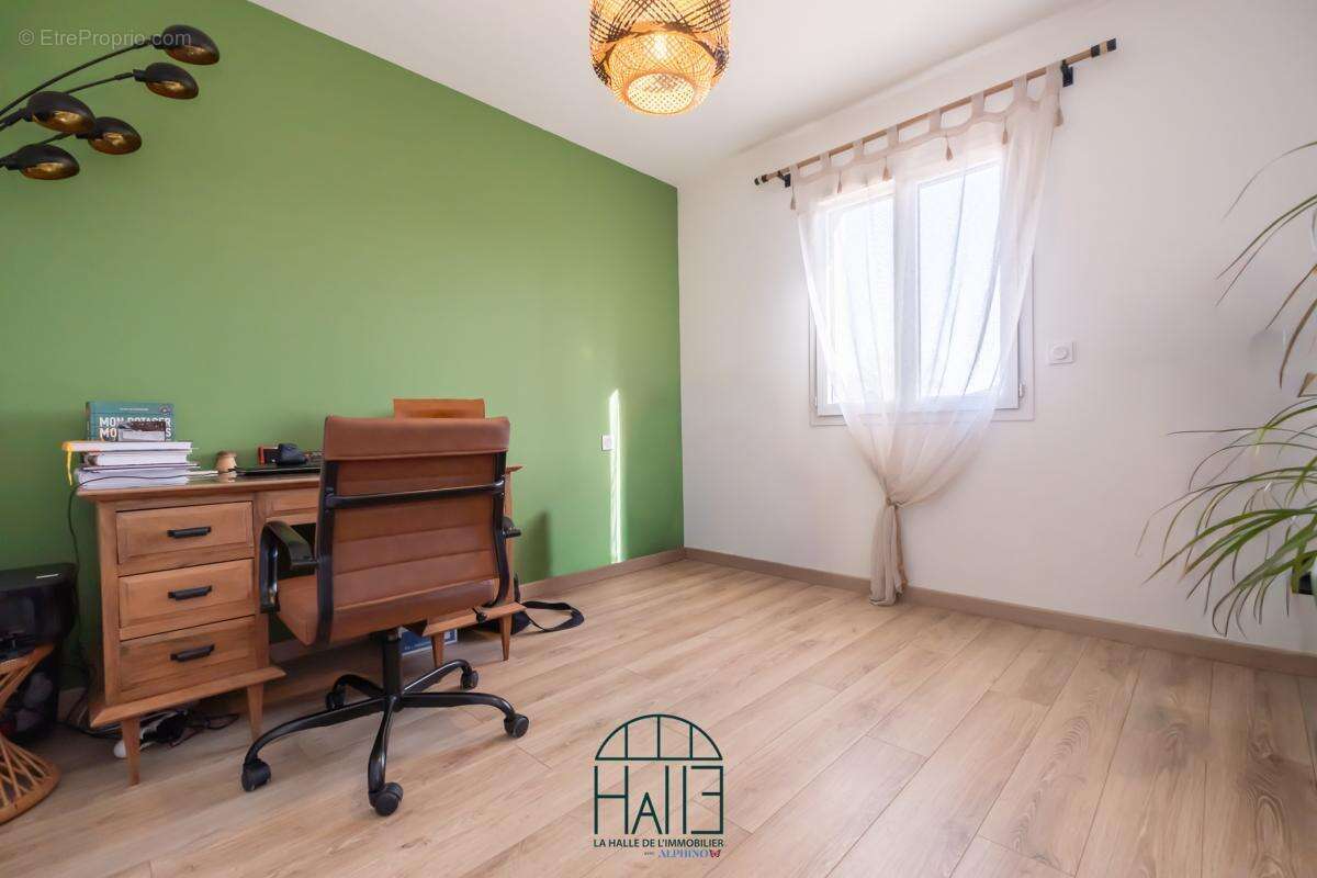 Maison 92 m² à Varetz  - photo 9