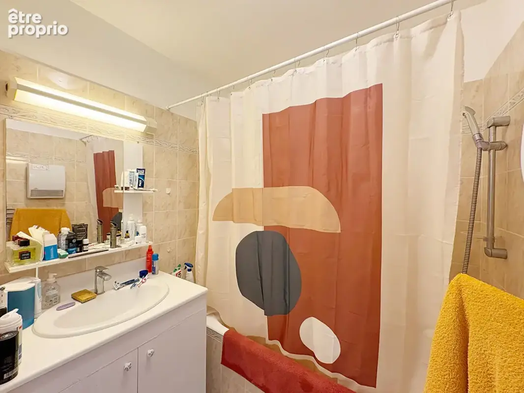 HYERES Centre ville - Appartement loué de type 2 - Cave - Parking - photo 5