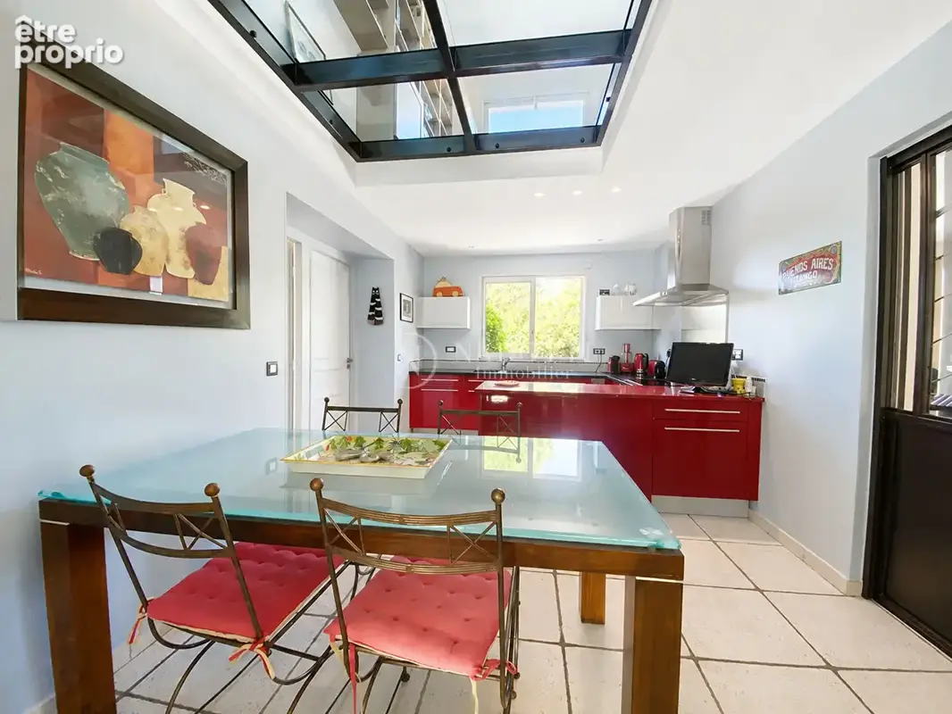 Maison  d'architecte avec piscine et dépendance. - photo 6