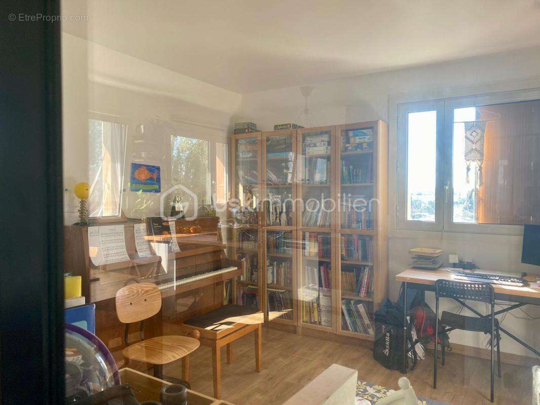Spacieux 4 pièces de 75 m² avec 3 chambres/balcon/ cave et vue dégagée - photo 5