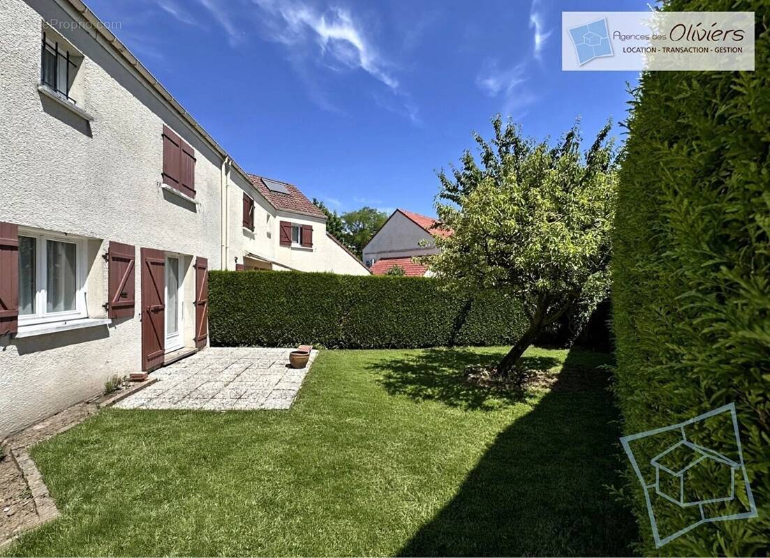 Maison à VOISINS-LE-BRETONNEUX