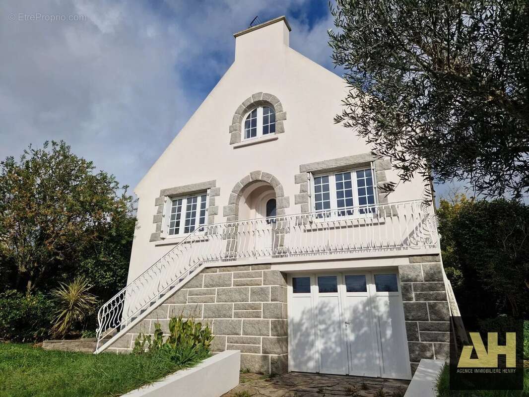 Maison à LE RELECQ-KERHUON