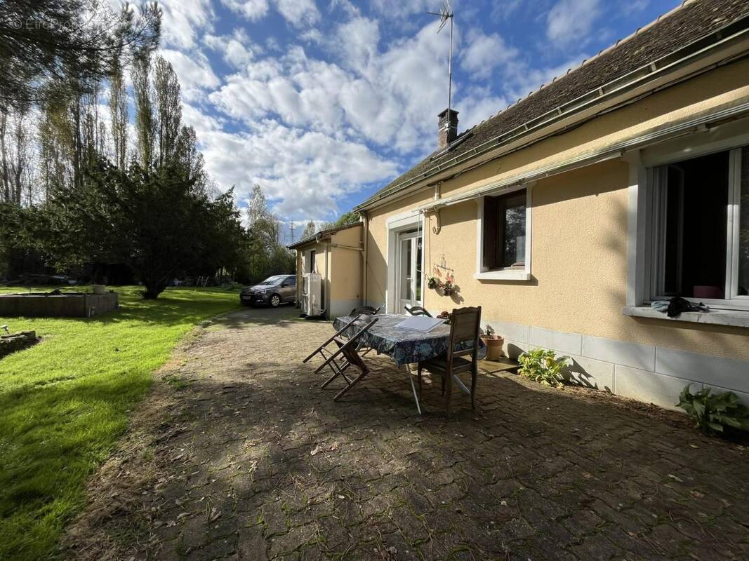 Maison 89 m² à Connerre  - photo 1