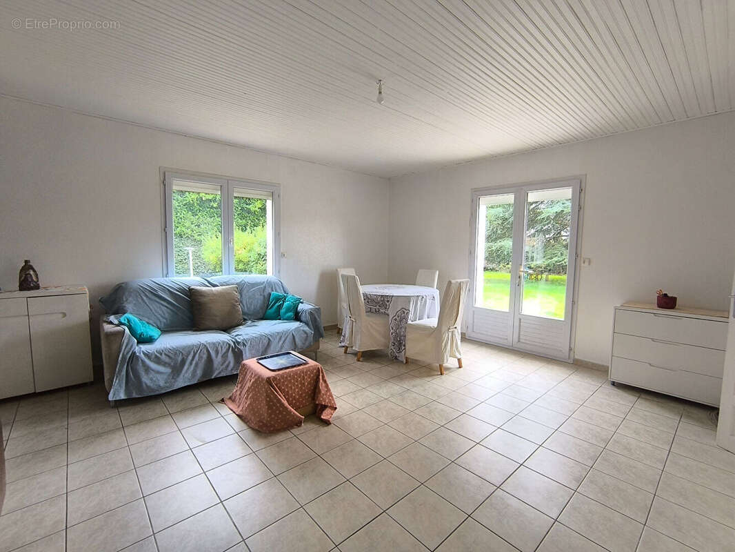 Maison à COMMEQUIERS