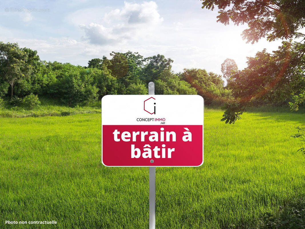 Terrain à MYENNES