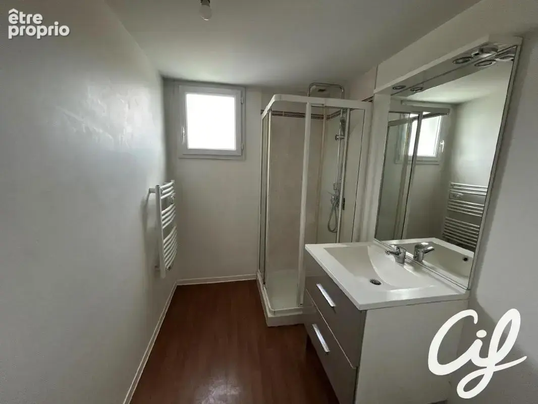 Appartement T3 Z.A.D., Z.I. Nord - 66.25 m2  149 000 Euros - photo 4