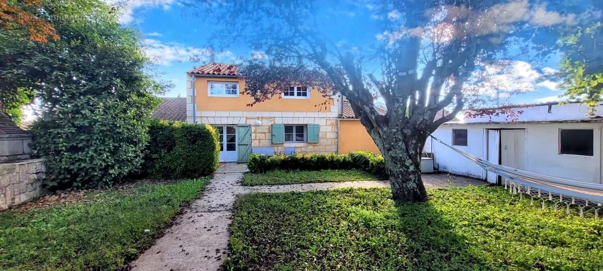 Maison à BAYON-SUR-GIRONDE