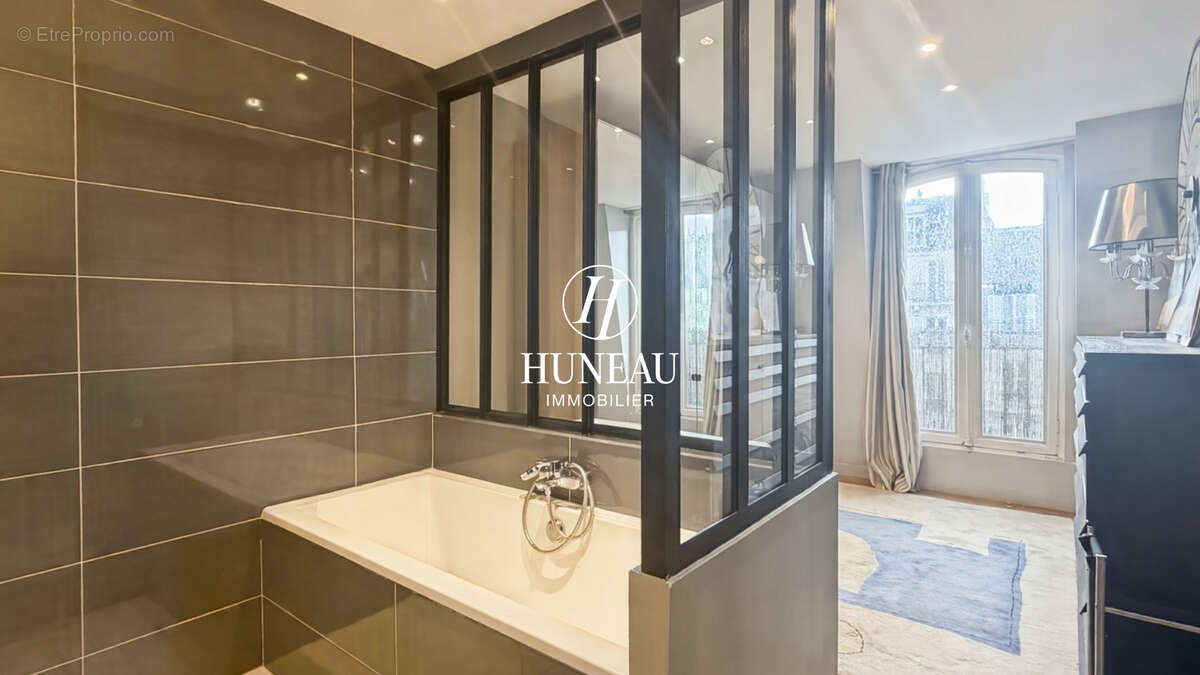 Appartement à PARIS-17E