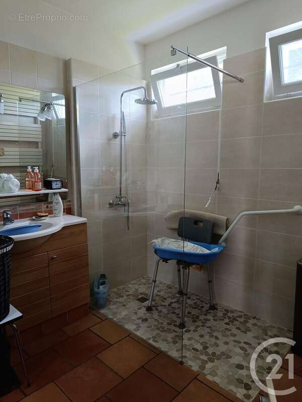 Maison à LES PEINTURES