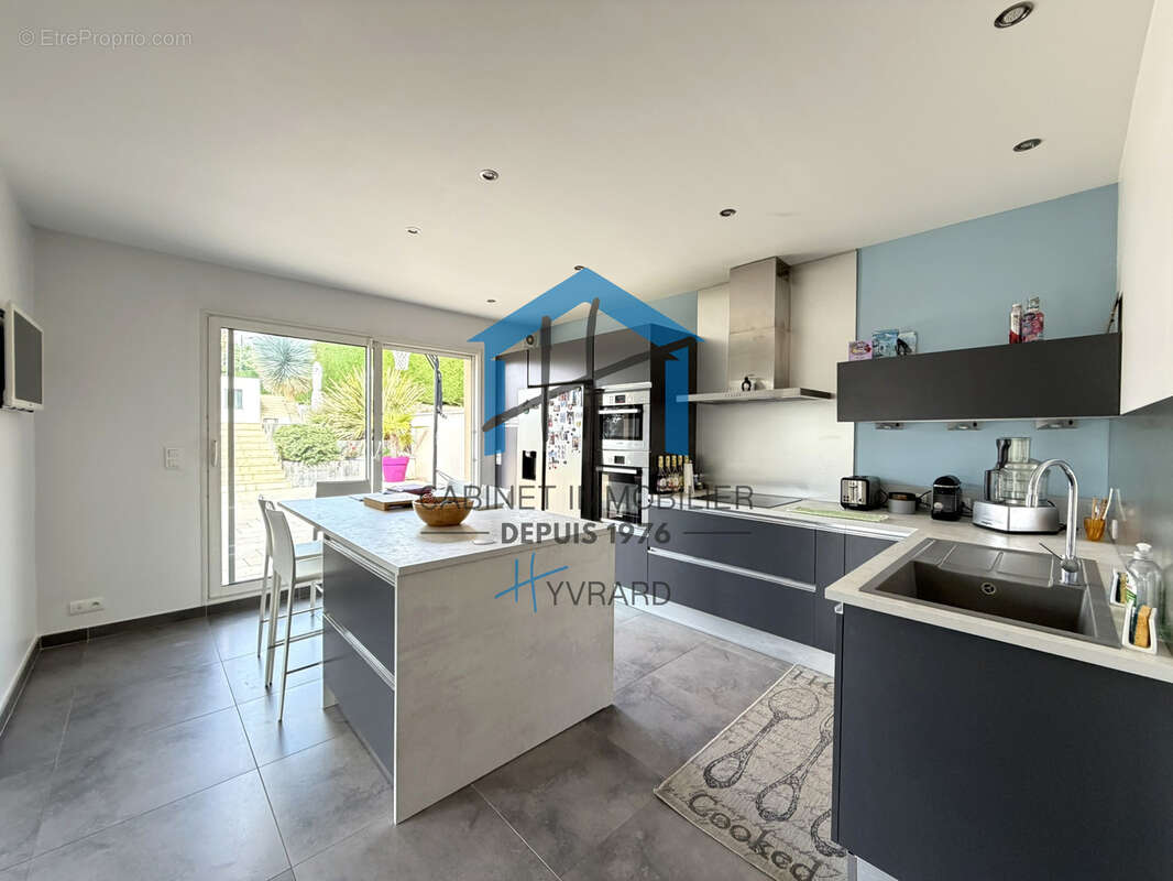 Villa type 7 de 210 m2 avec piscine LA FOUILLOUSE - ECULIEU - photo 8