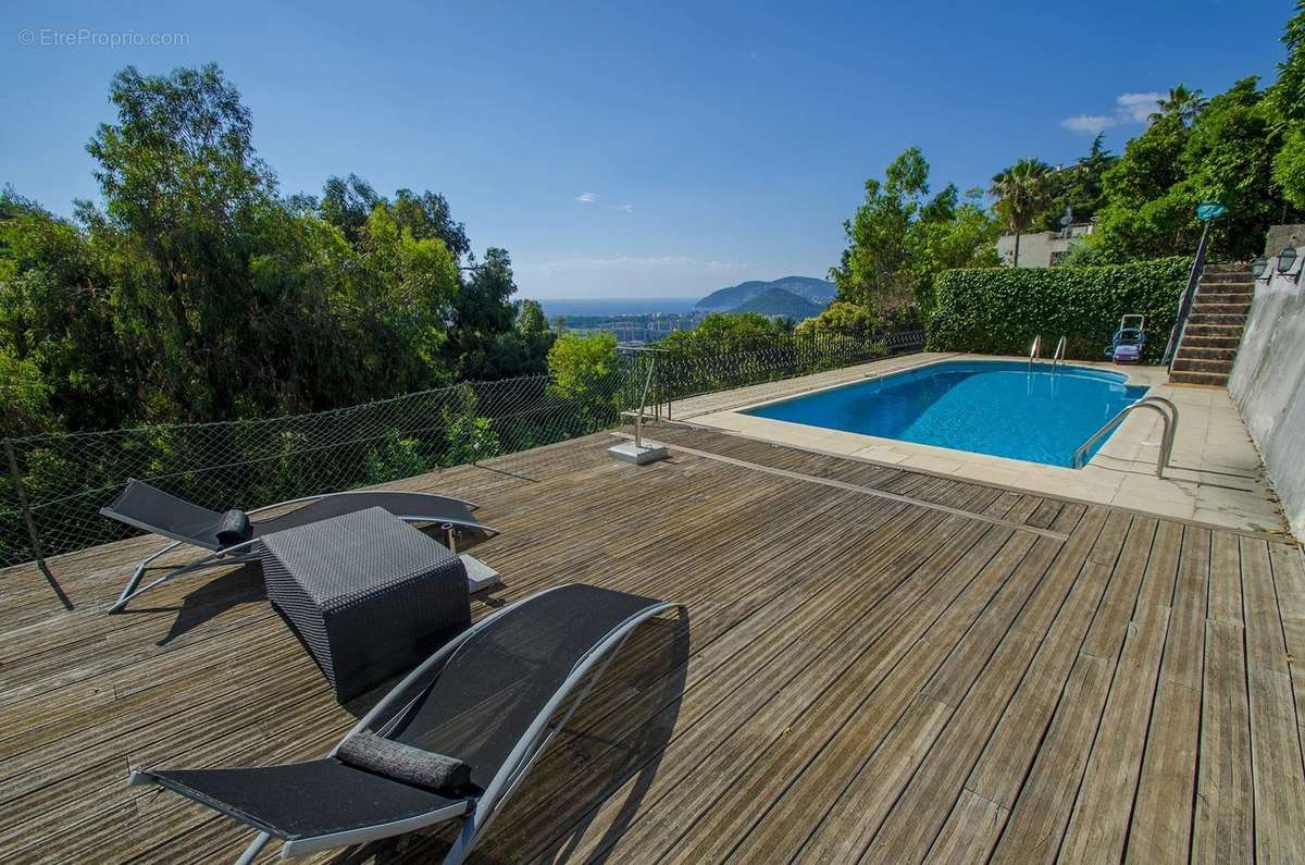 Maison à MANDELIEU-LA-NAPOULE