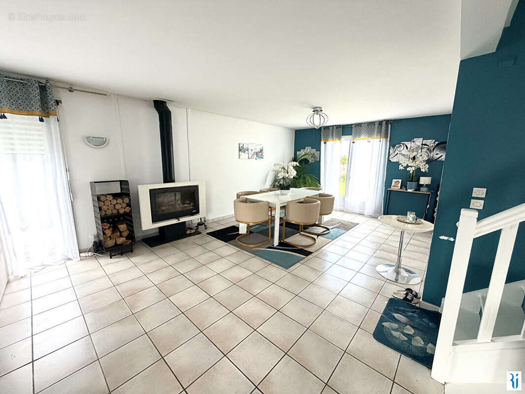 Maison à LE MESNIL-ESNARD