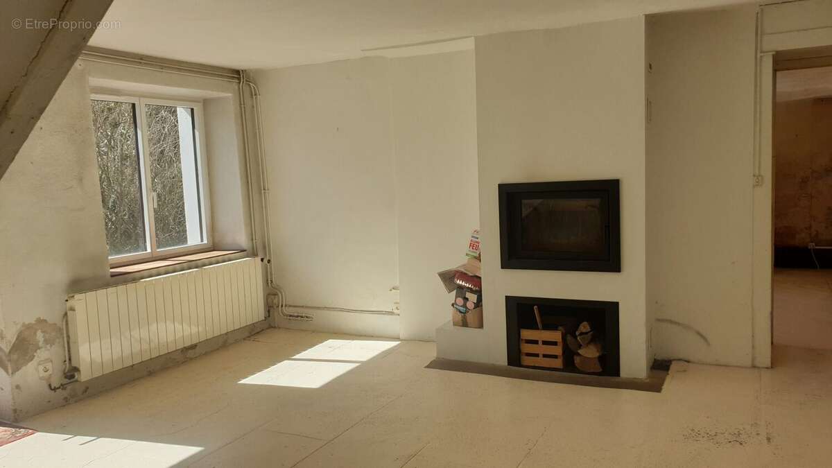 Maison à SAINT-LEONARD-DE-NOBLAT