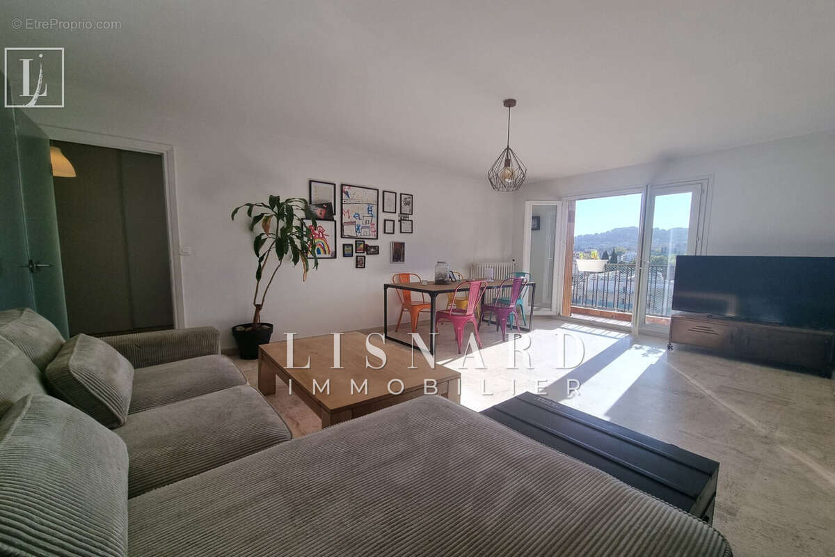 Appartement à VALLAURIS