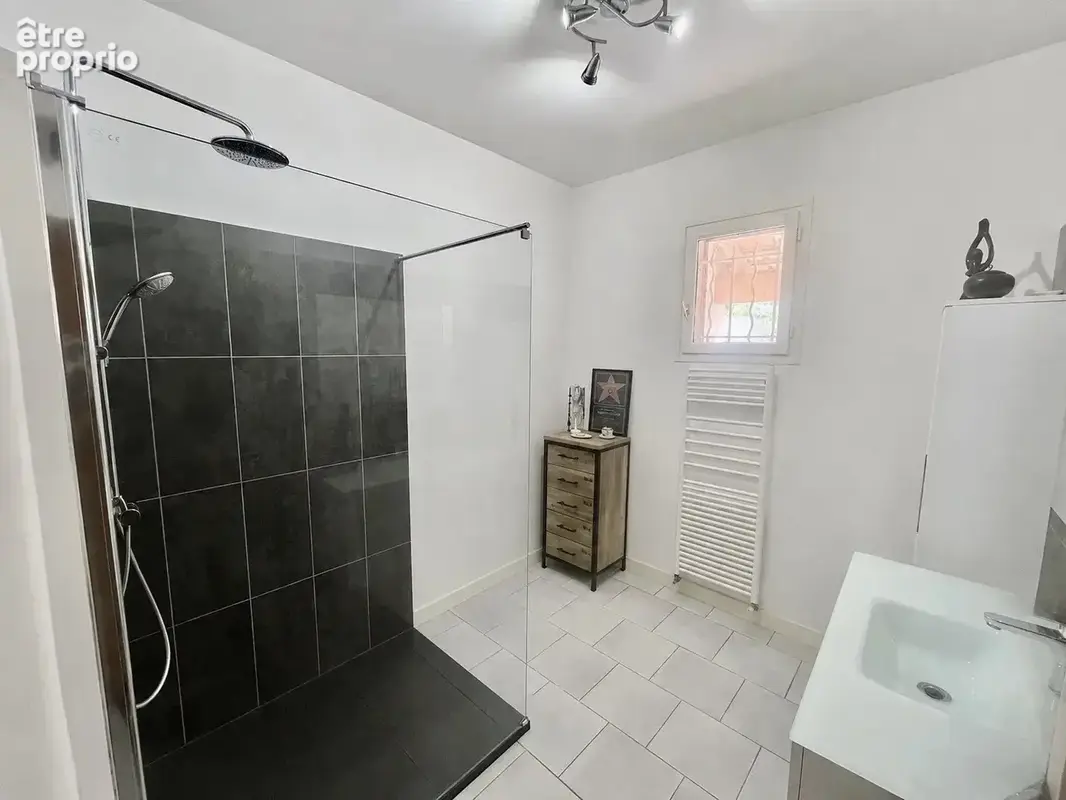 Gardanne maison familiale de 218 m2 au calme sur 3535 m3 de terrain - photo 9