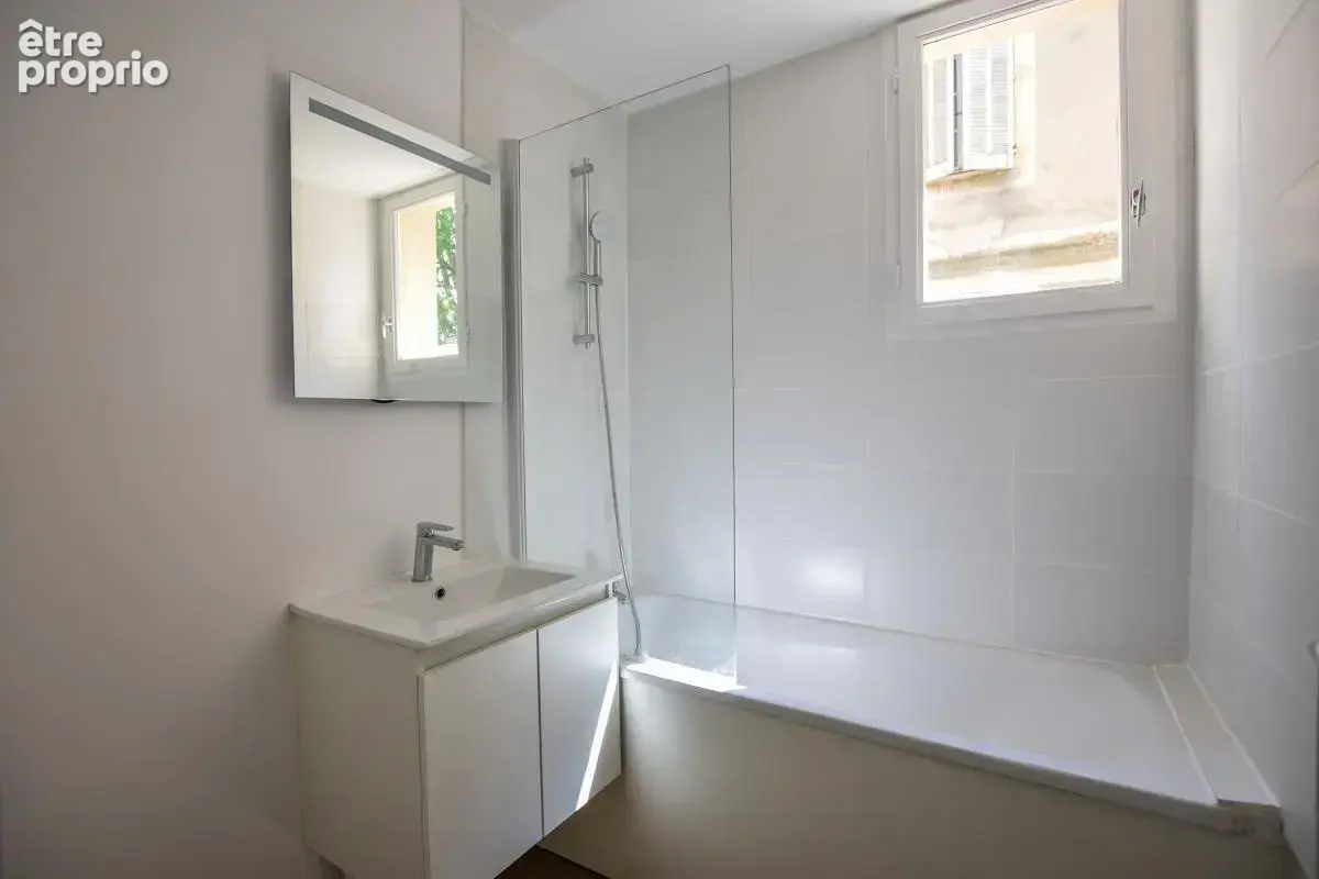 Maison à vendre à Orange, trois chambres et jardin ! - photo 8