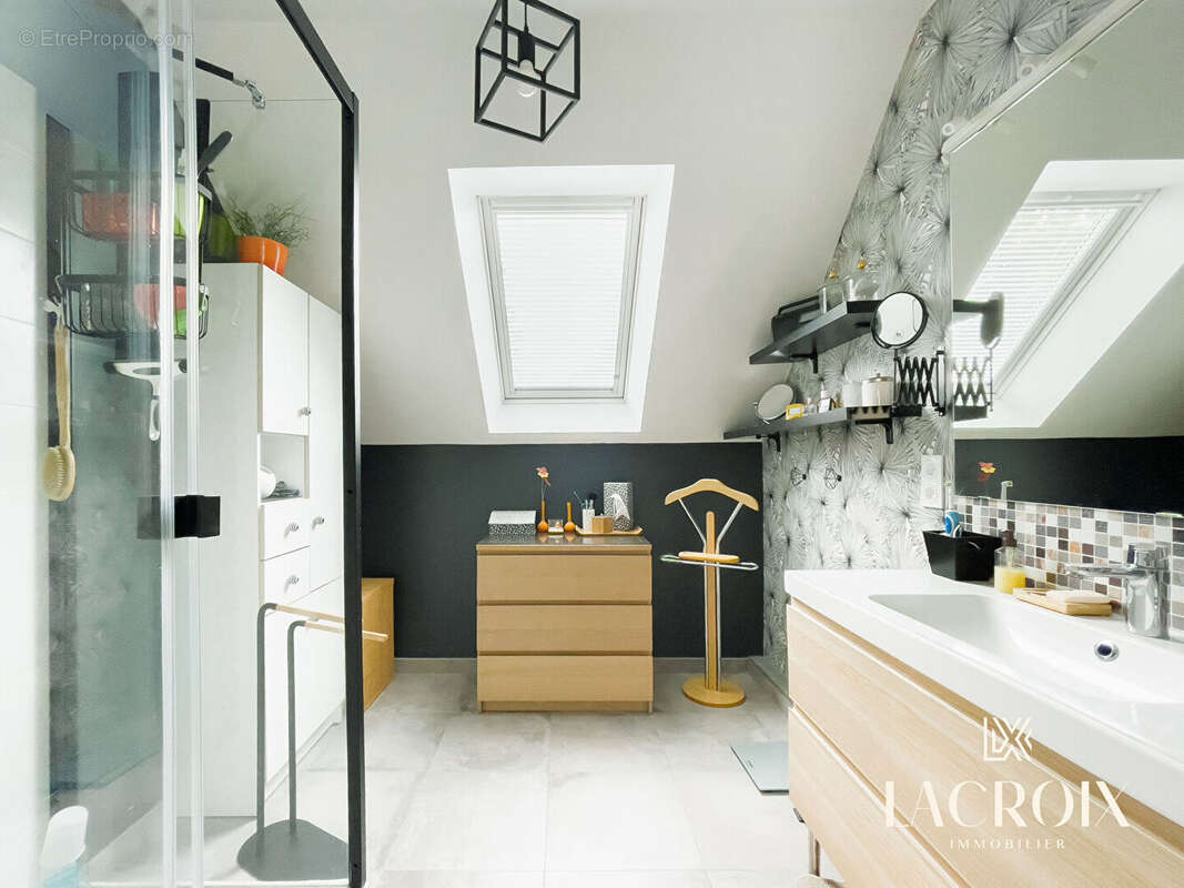 Maison à LA CHAPELLE-DES-FOUGERETZ