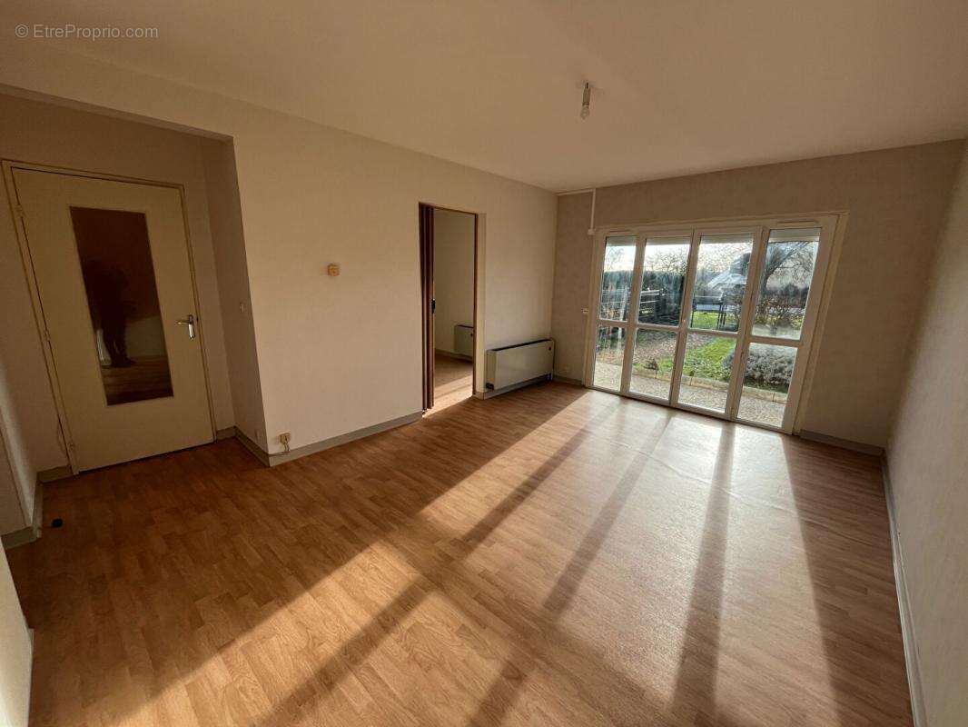 Appartement à MONTREUIL-JUIGNE
