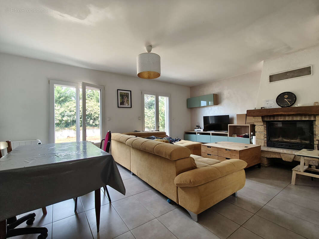 CHARVIEU-CHAVAGNEUX   Maison de plain-pied de 103 m2 avec garage sur 677 m2 de terrain - photo 3