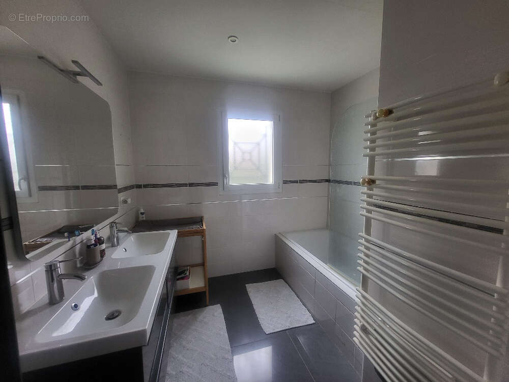 Maison à CHATILLON-SUR-CHALARONNE