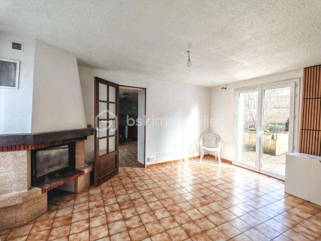 Maison avec jardin et stationnement - photo 5