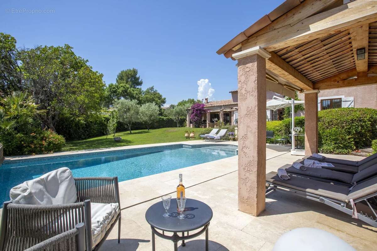 Maison à VALBONNE