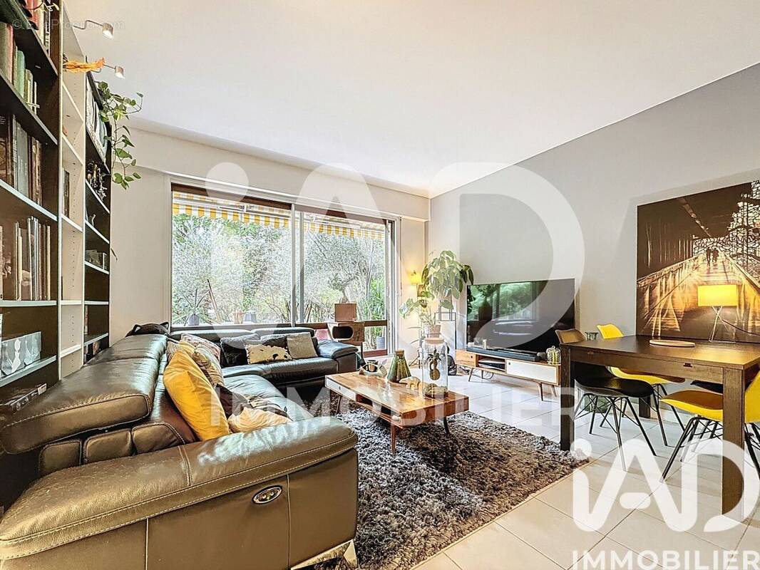 Photo 1 - Appartement à LE MESNIL-LE-ROI