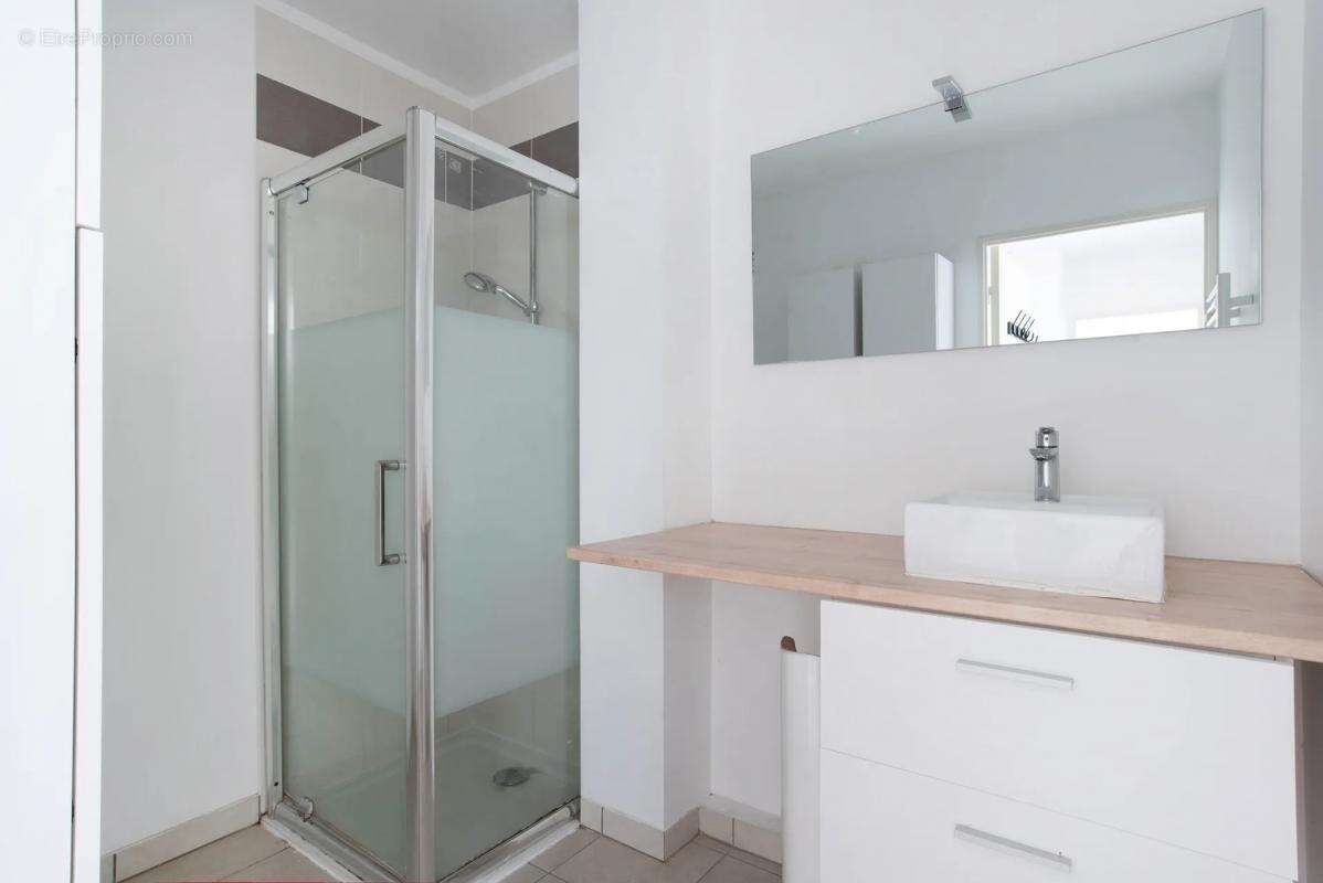 Appartement à ROQUEBRUNE-SUR-ARGENS