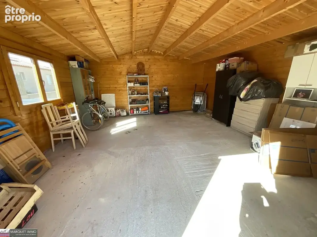 Villa T4 récente et fonctionnele, plain pied, offrant 155 m² en 4 faces sur 636 m² de terrain avec piscine et garage - photo 24