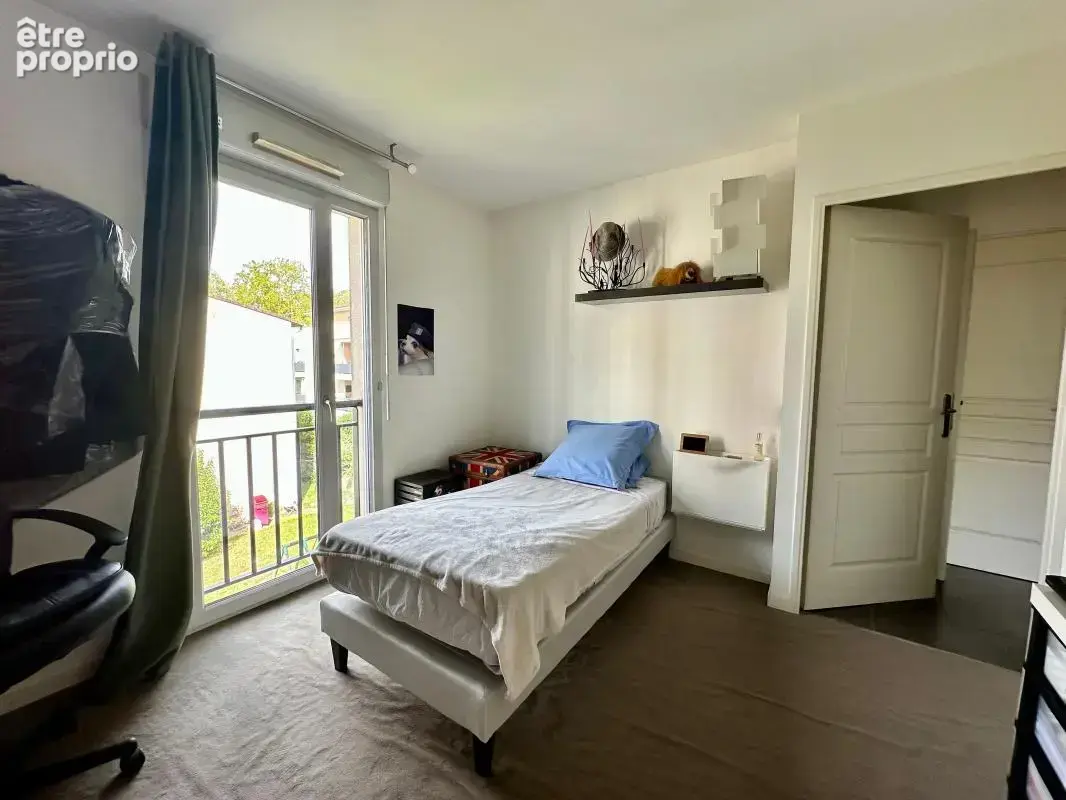 Appartement T3 Lumineux avec Terrasse & Garage – Saint-Priest (Le Village) - photo 5