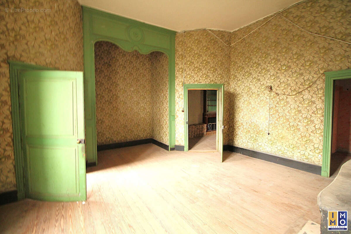 Maison à PLAIMPIED-GIVAUDINS