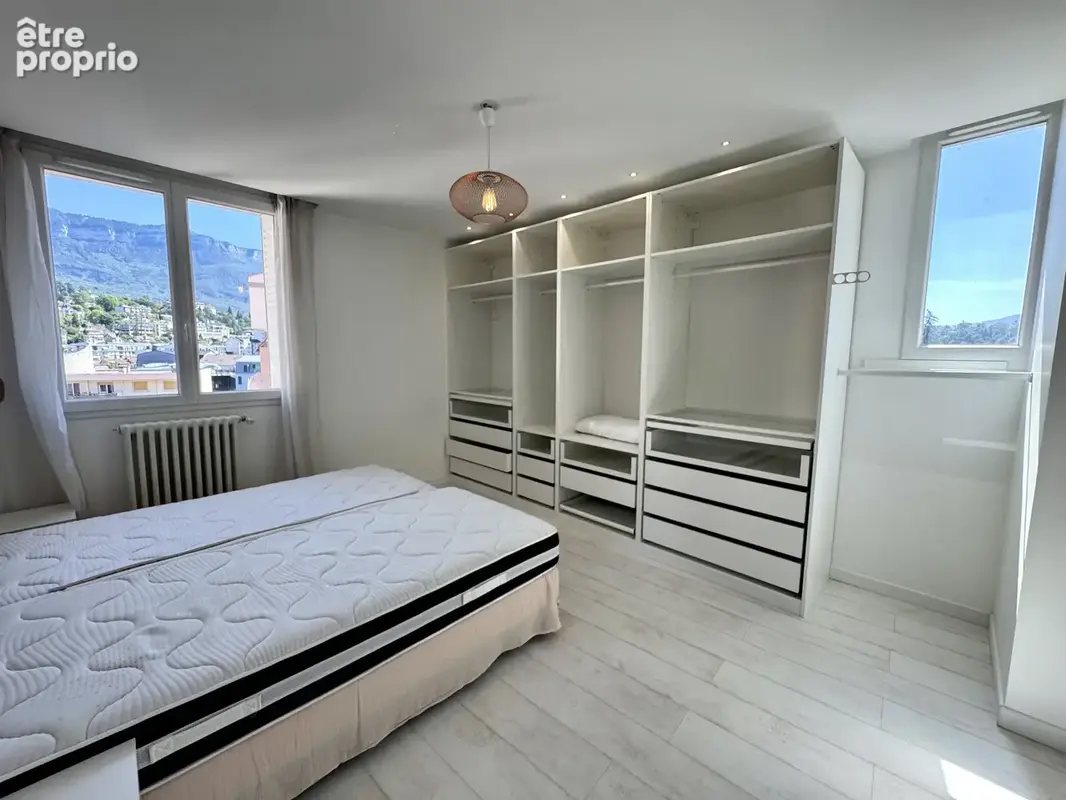 Appartement T4 lumineux avec balcon, cave et garage - Vue montagne - photo 13