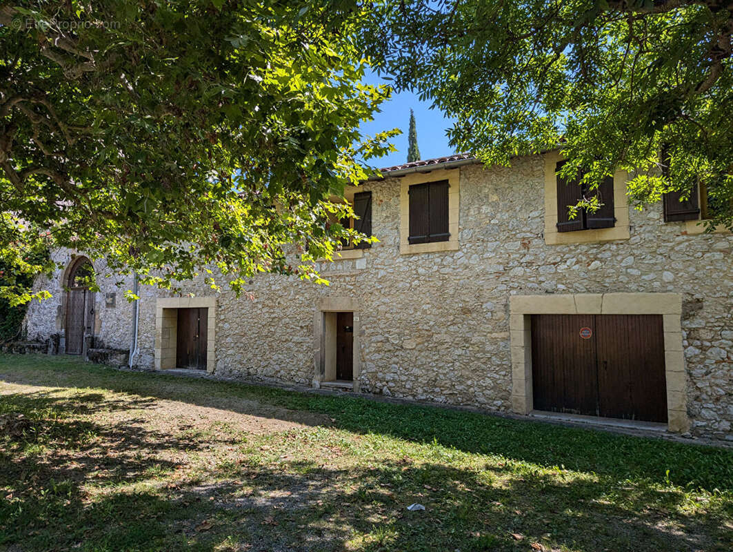Manoir du XVIIe siècle sur 14500 m² de terrain - photo 16