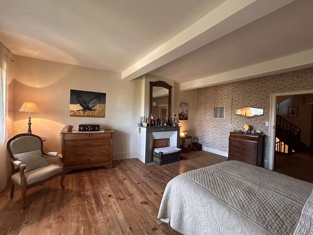 Maison de village T8, garage, grange, piscine sur 3456m² - photo 6
