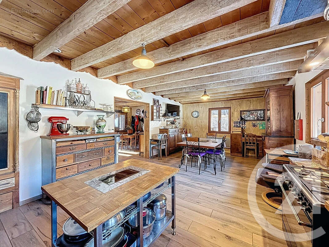 Maison à LA RIVIERE-ENVERSE