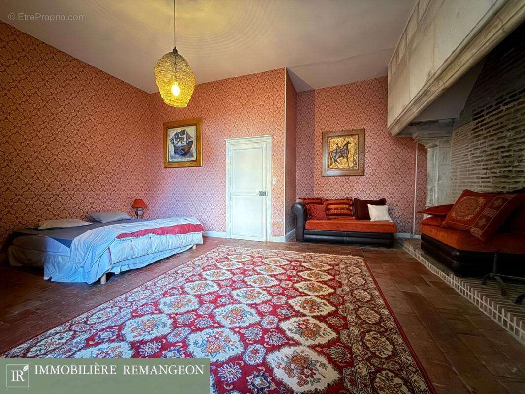 Maison à MEHUN-SUR-YEVRE