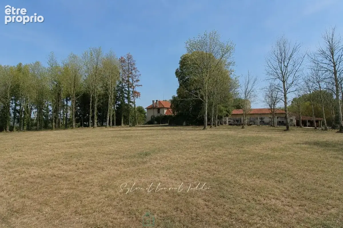 Maison bourgeoise en pierre renovee avec piscine, dependances et plus de 3,6 hectares de terrain - photo 2