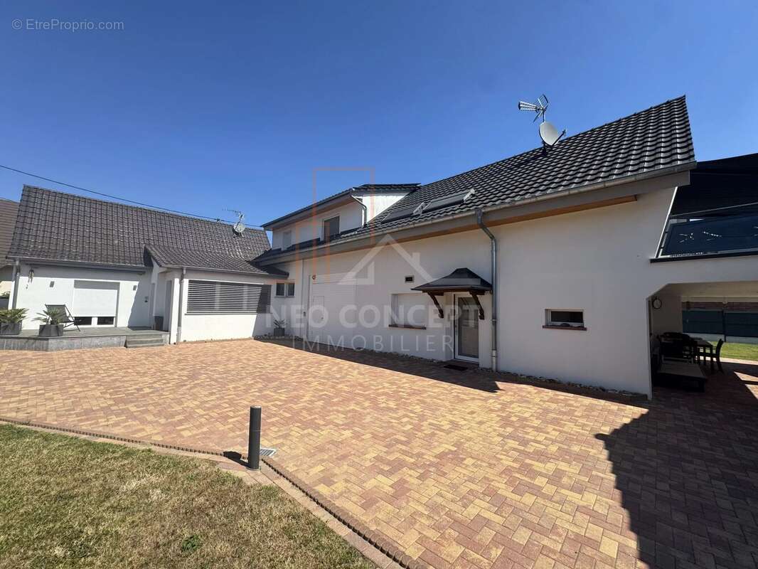 Ensemble immobilier de 219 m² à Forstfeld - photo 2
