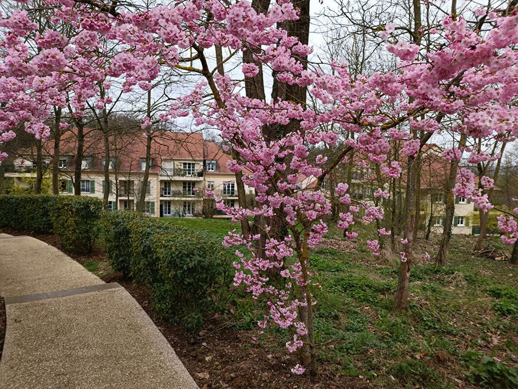 Appartement à FONTENAY-LE-FLEURY