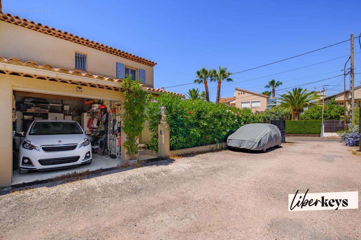 Fréjus – Maison mitoyenne de  102 m² - 3 chambres - Garage - Proche des commerces et de la base Nature - photo 14