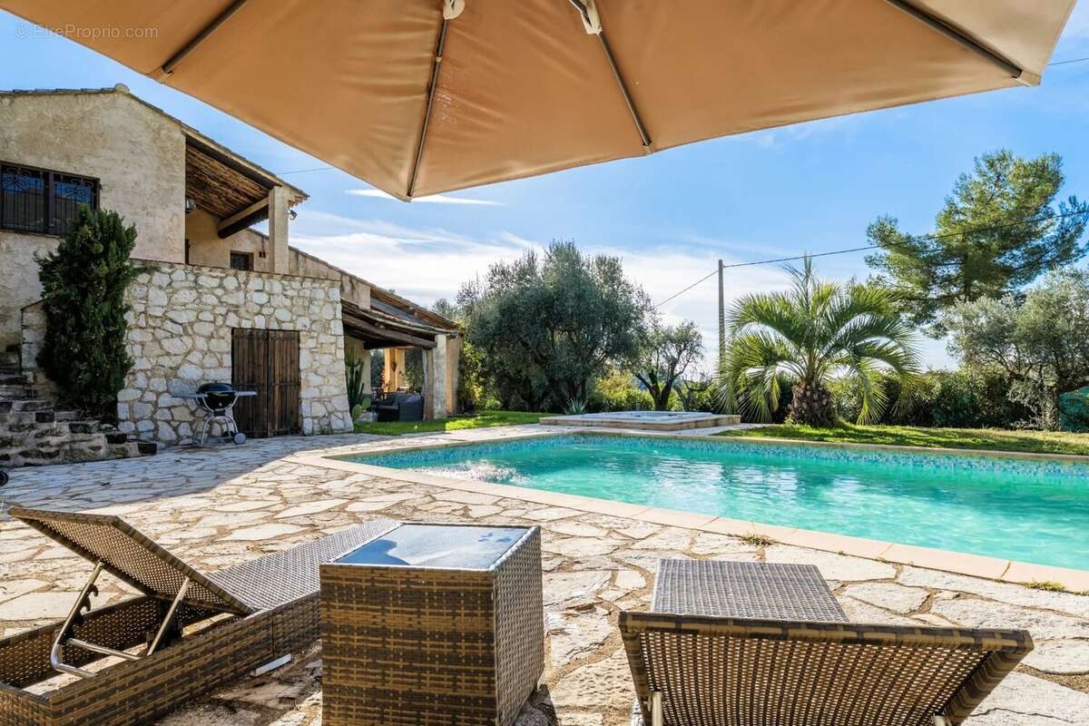 Maison à TOURRETTES-SUR-LOUP