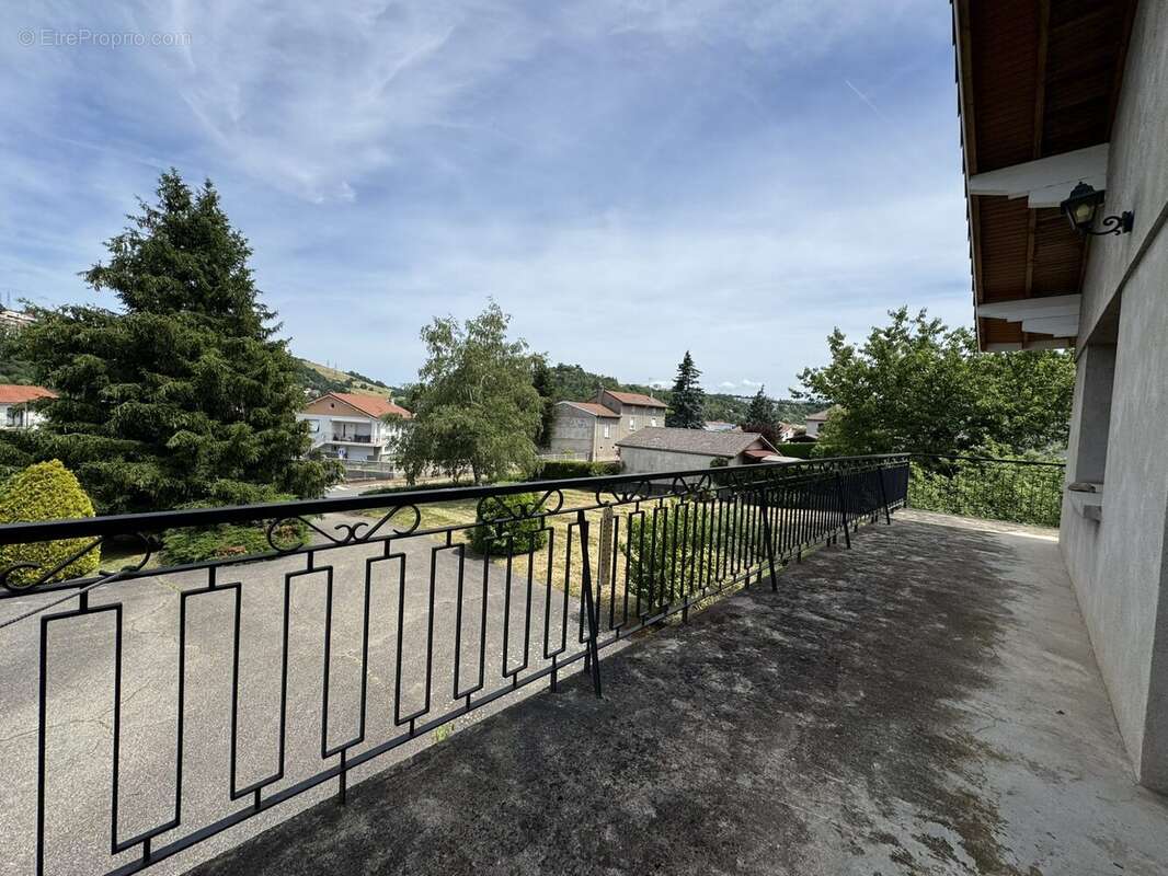 Appartement à SAINT-PRIEST-EN-JAREZ
