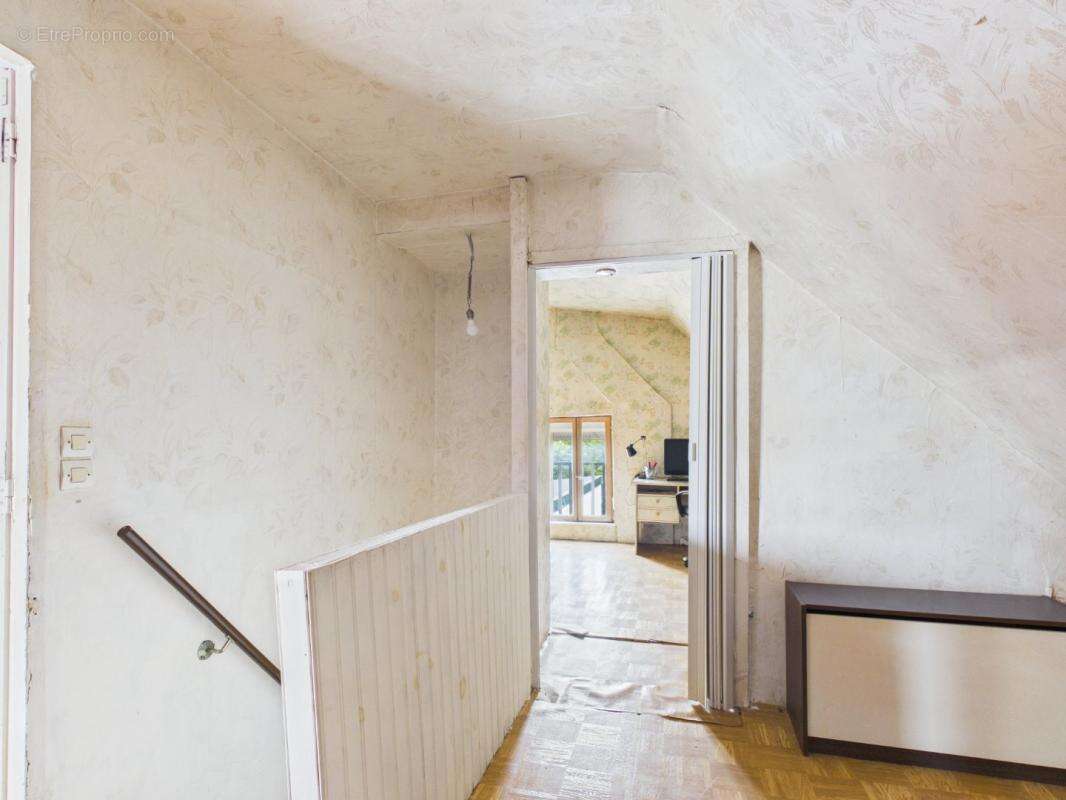 Maison 154 m² à Clastres  - photo 12