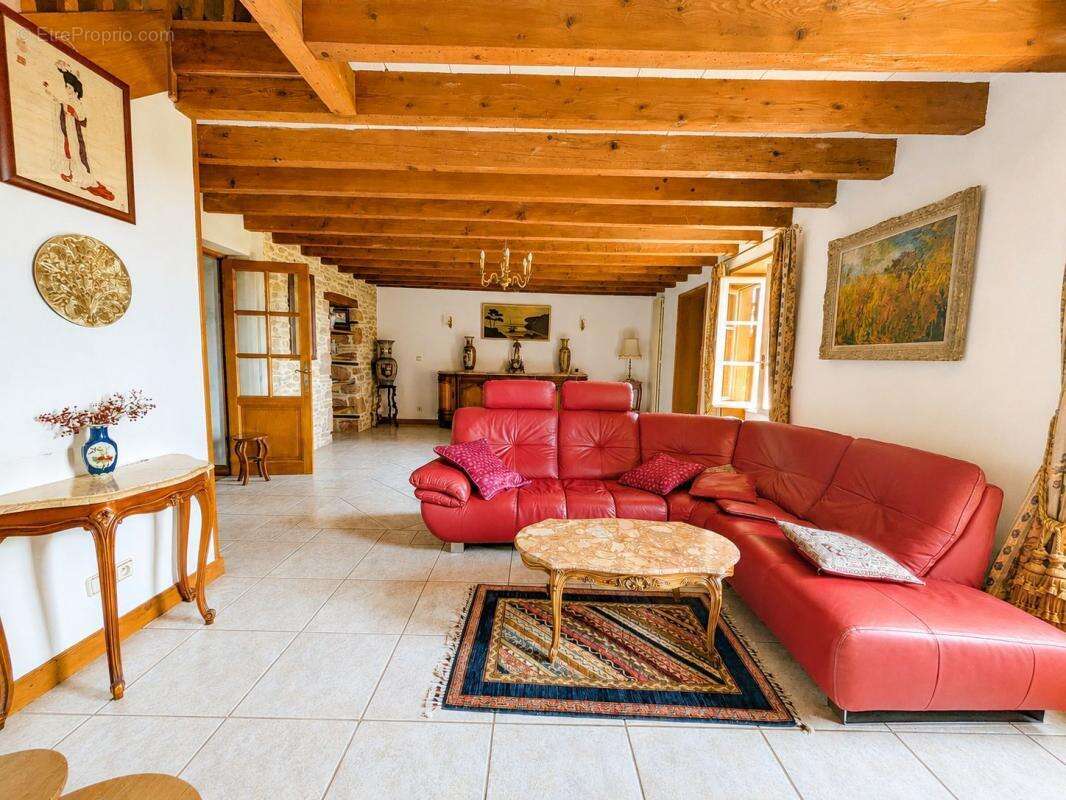 Maison familiale avec piscine et grand terrain - photo 6