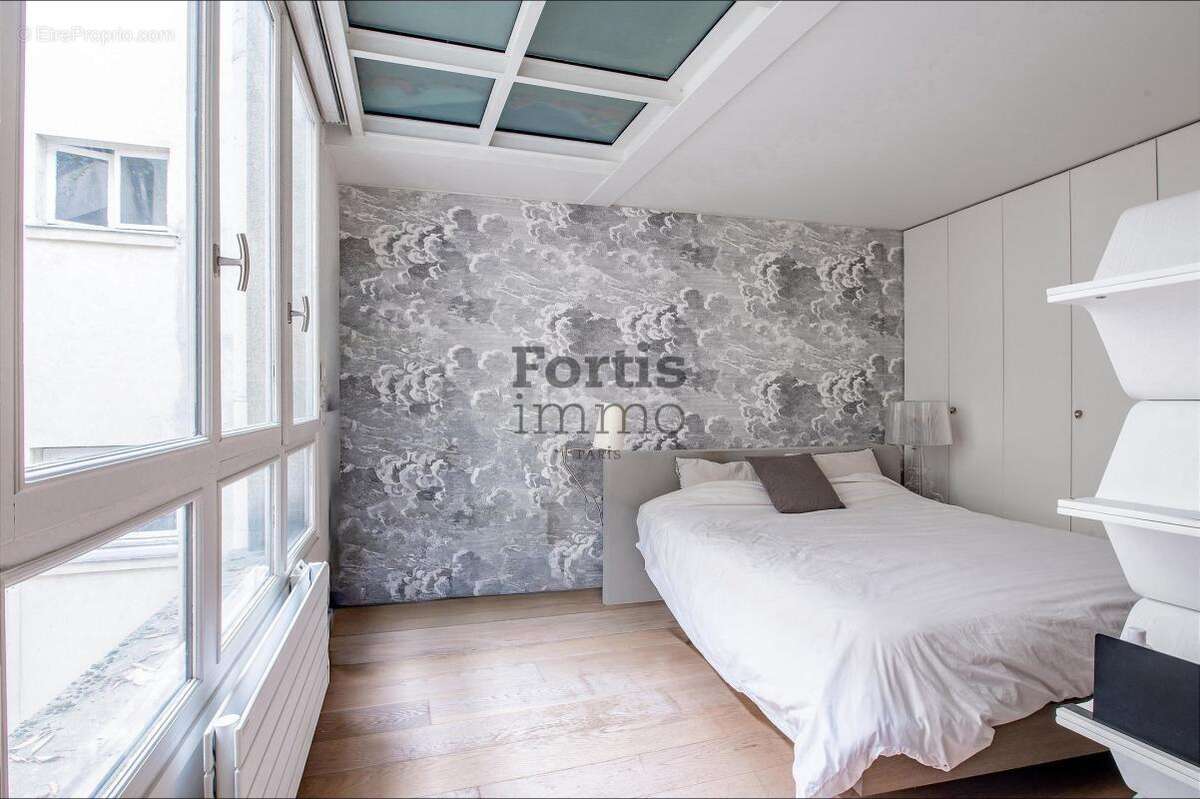 Appartement à PARIS-1E