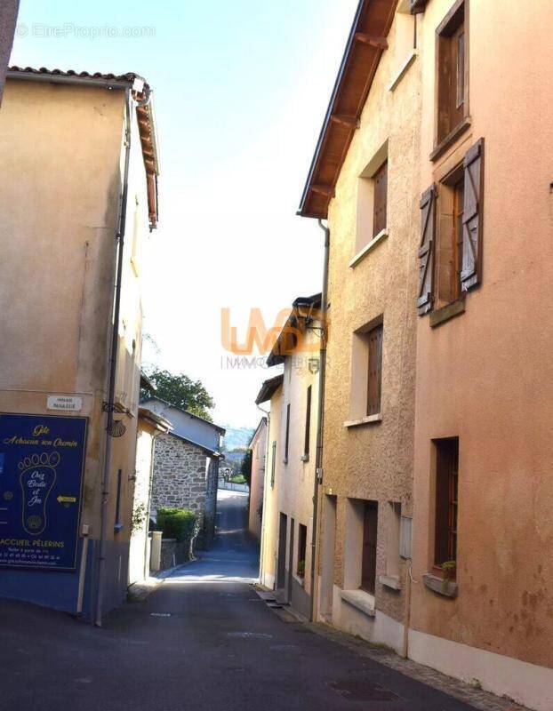 Maison à LIVINHAC-LE-HAUT