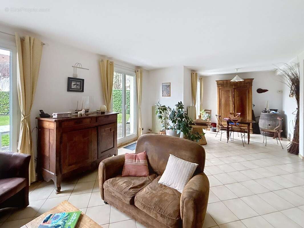 Séjour 2. - Maison à TOUSSUS-LE-NOBLE