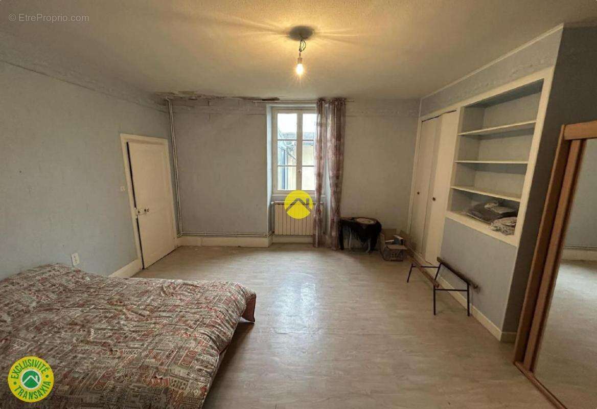 Appartement à MONTMARAULT
