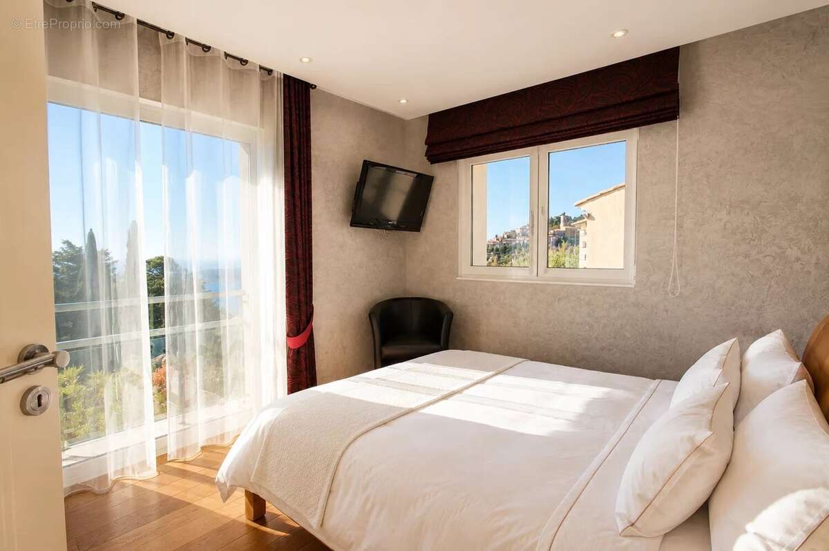 Eze "village" - propriété de 2 villas 450m²  piscine  vue mer - photo 23