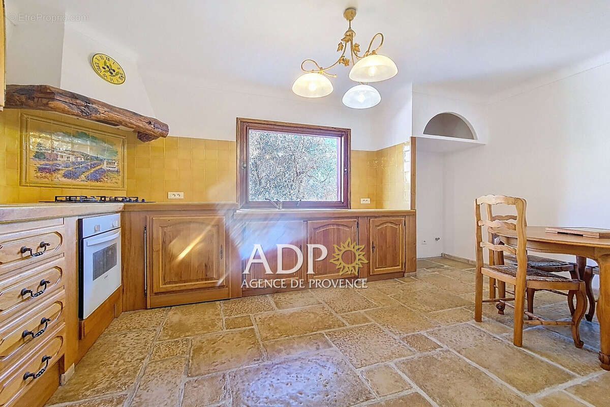 Appartement 142 m² à Saint-Cezaire-Sur-Siagne  - photo 2